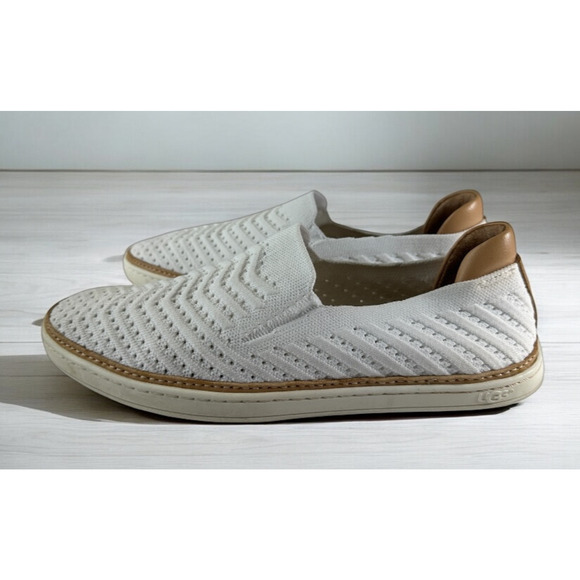 UGG Sammy Chevron Sneakers Slip On Walking Shoes White & Tan Women's Size 10 - Picture 1 of 16